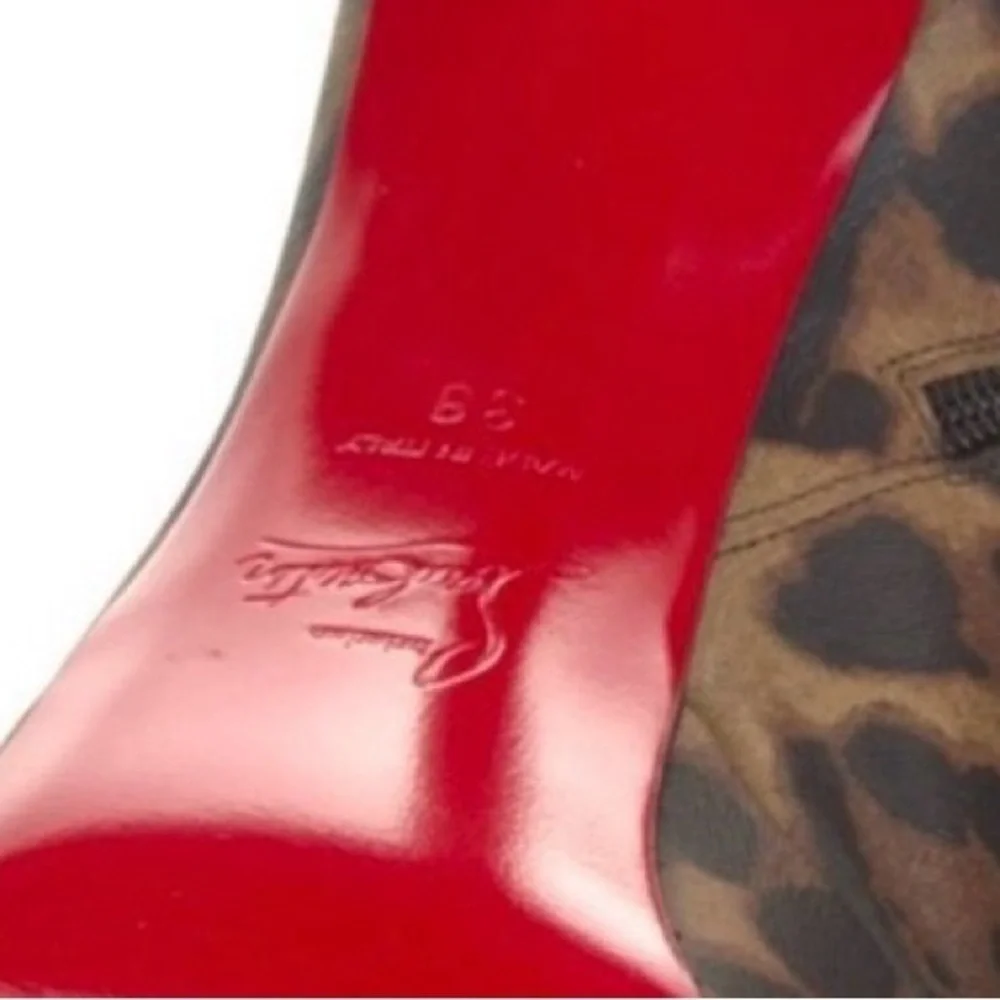 Christian Louboutin Leo print kid leather ankle bootie. EU39 kid leather. - Picture 7 of 9
